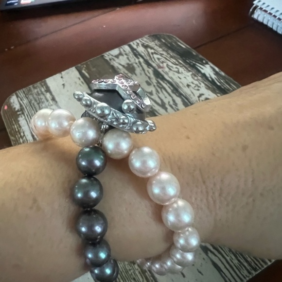 *AUTHENTIC* RARE Chanel Cruise 2002 Pink Crystal Double Pearl Strand Bracelet - Picture 8 of 15